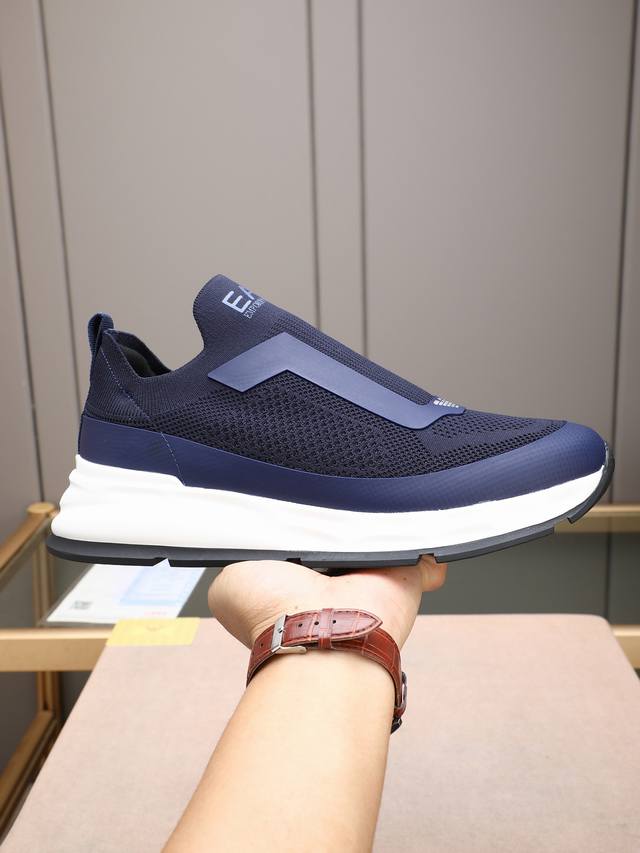 Armani's high-end, hot-selling counter 1 design features a high-elastic flyknit