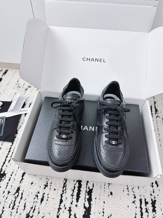 Shopping-level factory Xiao Chanel 23A latest full leather panda color white sho