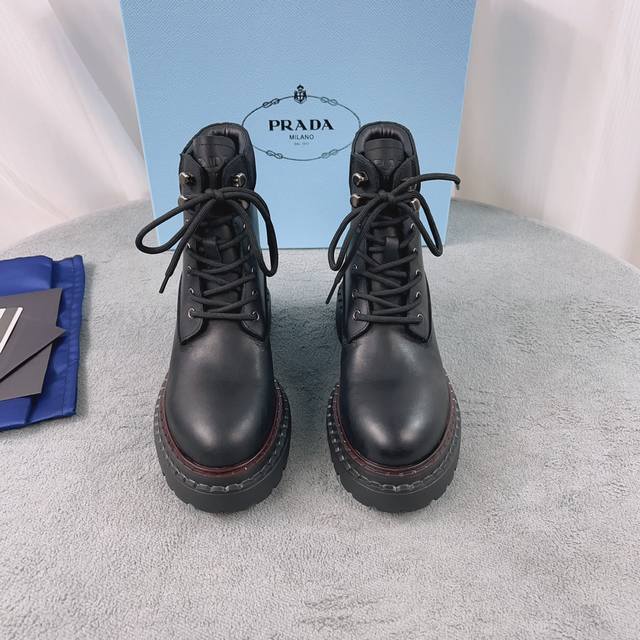 P's latest model Surface: original custom cowhide Lining: imported mixed sheepsk