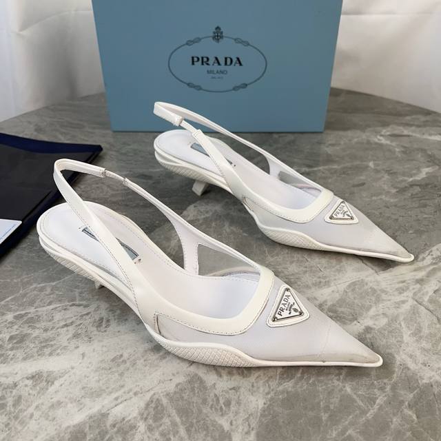 P top version of kitten heels Surface: imported mesh Lining: mixed sheepskin Pad