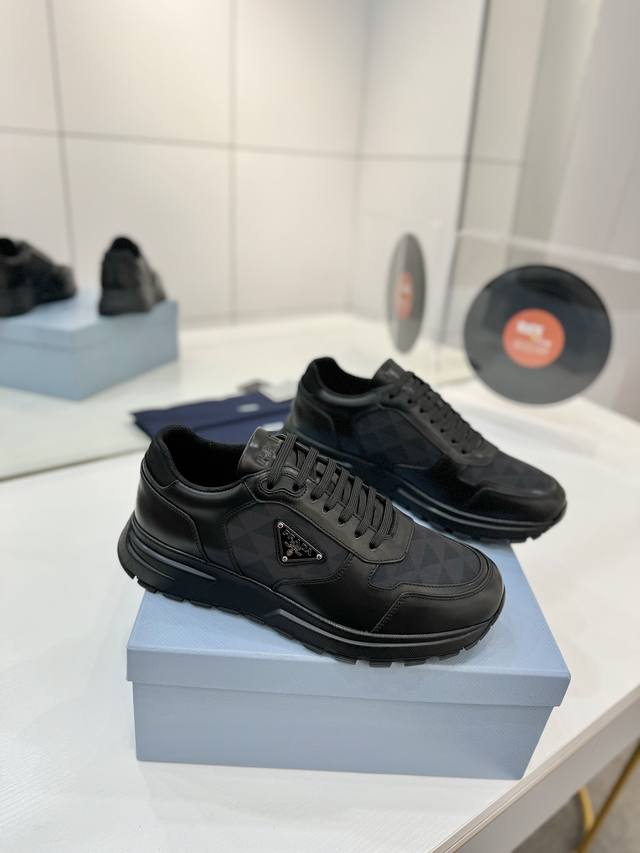 Factory Price Men's 10 Prada sneakers combine elegant, creative design with qui