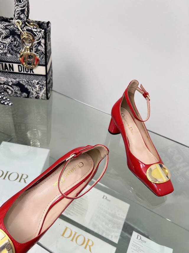 Bright red patent leather Dior's new season round-heeled Mary Jane square-toed
