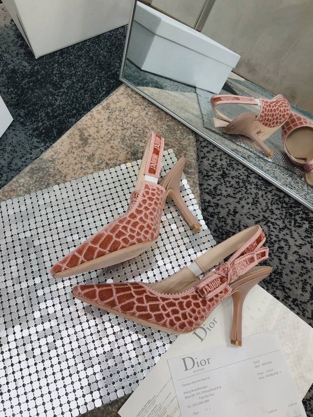 J'adior Dior&Moi's latest spring and summer haute couture Slingback iconic serie