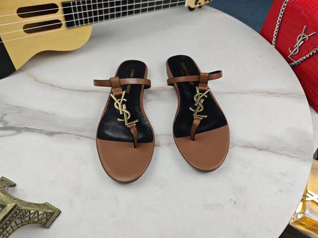Genuine leather outsole beige Saint Laurent flat flip-flop sandals, the latest