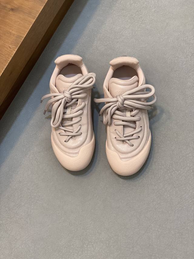 Alexander Mcqueen's latest Flexion series couple's retro sneakers, the Flexion O