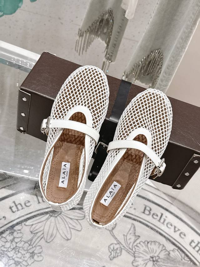 Alaia's new vintage hollow mesh Mary Jane ballerinas are full of girlish style,