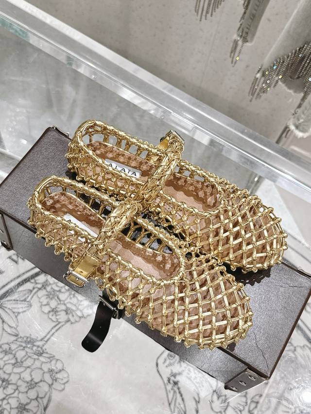 Alaia's new retro hand-woven mesh cowhide Mary Jane ballet shoes full of girly s