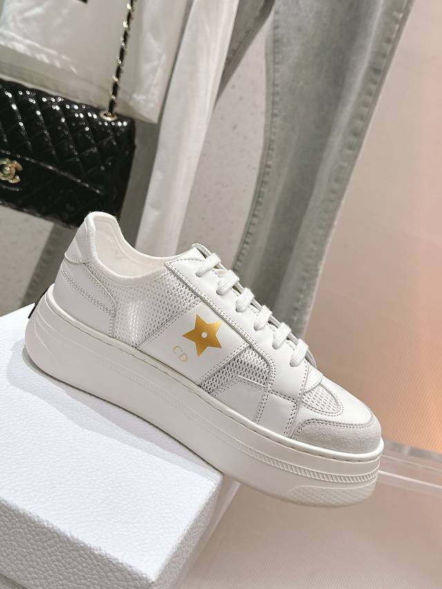 A top-of-the-line, new couple's casual sports platform shoe. This versatile styl