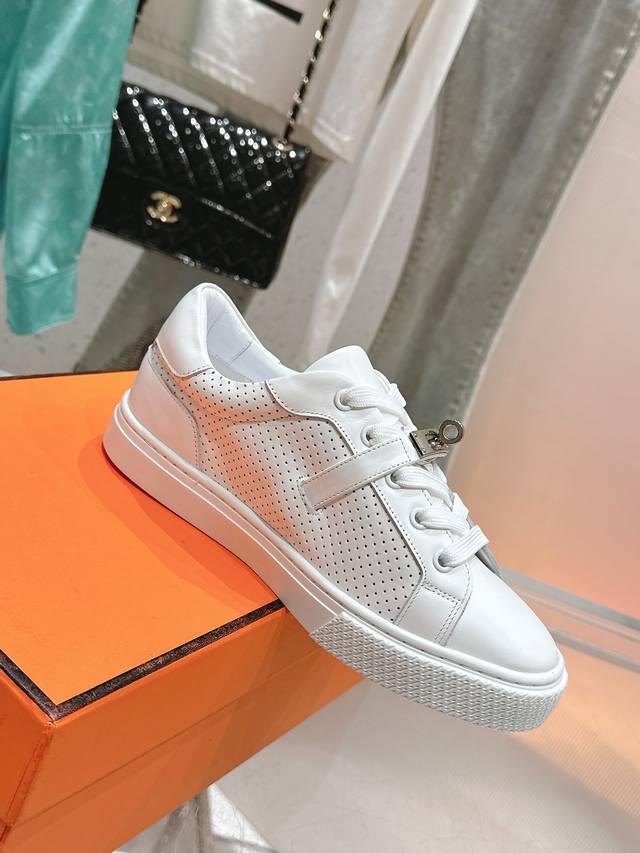 Men's and Women's Classic Herm