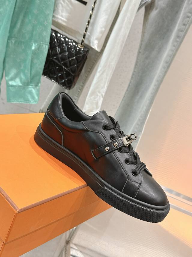 Men's and Women's Classic Herm