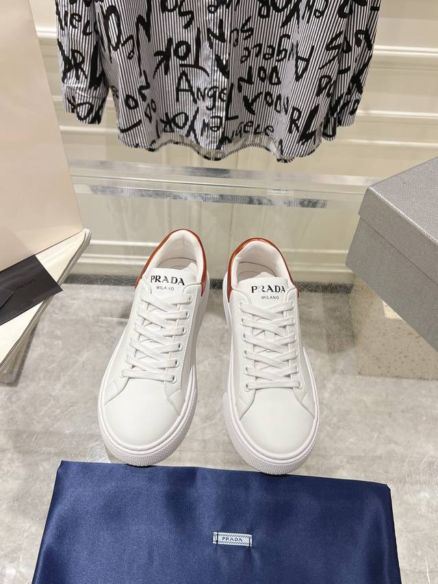 The latest classic couple's casual white shoes are very delicate and not soft,