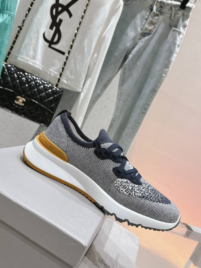 Top-of-the-line, latest classic men's casual shoes and sports shoes, comfortabl