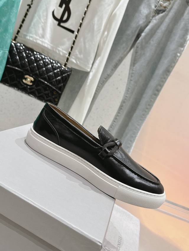 Top-of-the-line, latest classic women's casual shoes and sneakers, super comfor