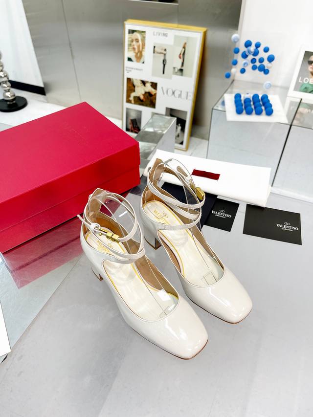 Factory P direct price leather sole rubber sole top production Valentno Rockstud