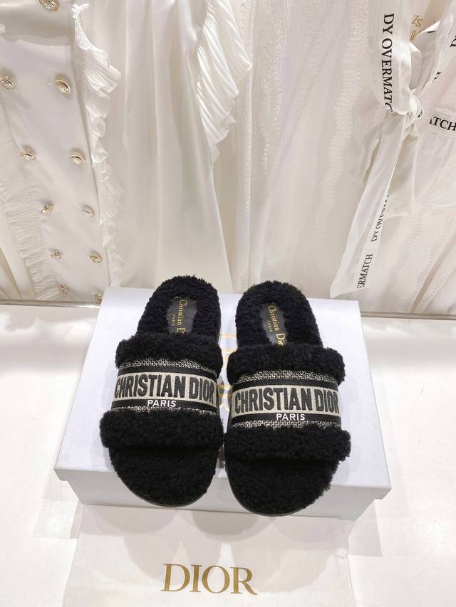 High-quality factory-made Dior 2025Ss autumn/winter new letter embroidered fur