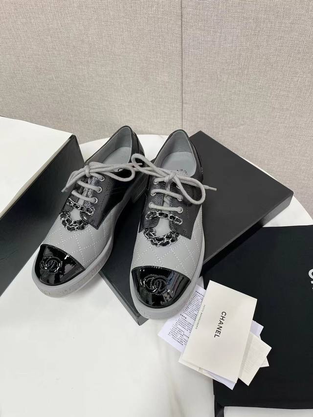 All the classic diamond-patterned loafers are sold out! I highly recommend thes