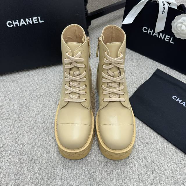 Shopping-grade Chanel 24Ss Fall/Winter catwalk boots. These boots are incredibly