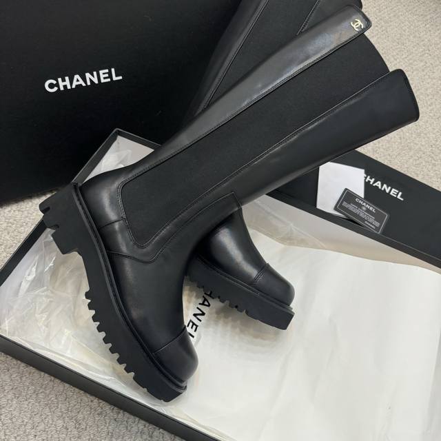 Shopping-level Chanel 24Ss new fall/winter boots are truly stylish. The metal le