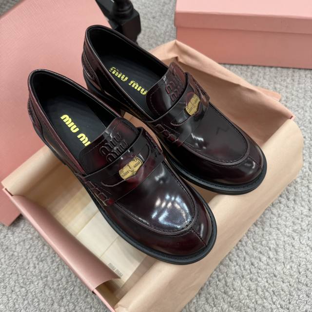 Zp-level Miumiu's new thick-soled gold coin loafers are so beautiful! They are i
