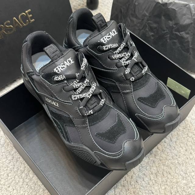 Unisex Men's +10 Versace Odissea: These artistic, lightweight and comfortable s