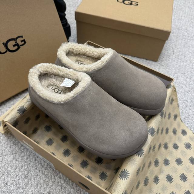 DDD, the new Ugg Mules for fall and winter, are a must-have this year. These Row
