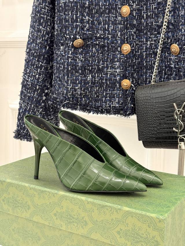 Factory Price: Gucci Spring/Summer 25Ss New V-neck Crocodile-Pattern Pointed-To
