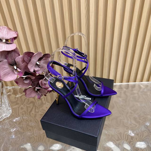 Saint Laurent's new spring/summer 25Ss sandals with shaped heels. Ysl's pointed-