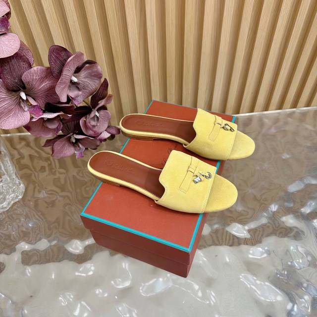 Loro Piana L classic and beautiful slippers, flats, and single shoes. Minimalist