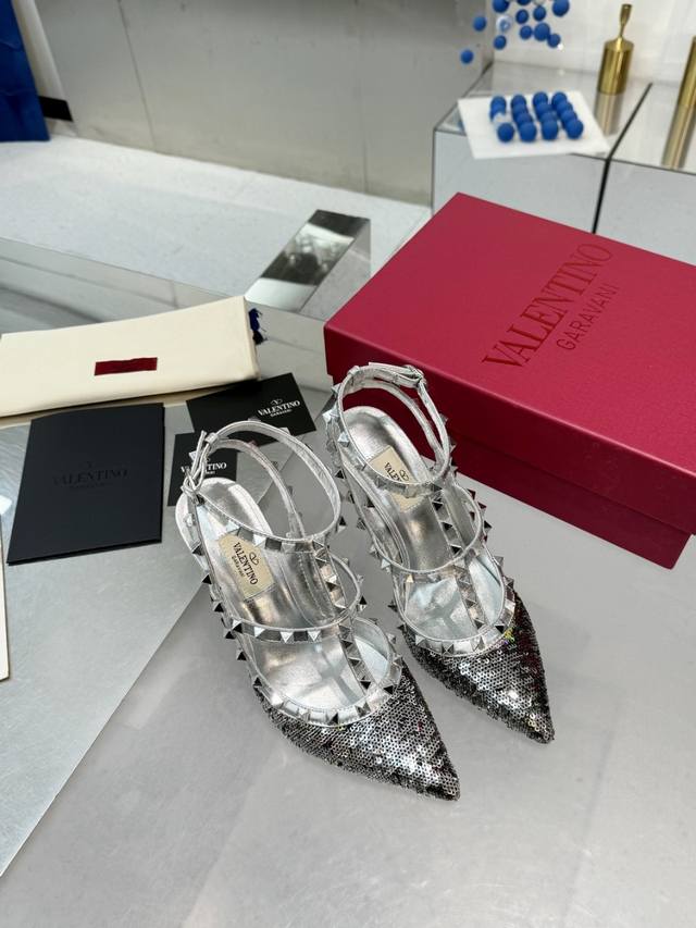 Factory P leather sole rubber sole New Valentino Classic small rivet hardware a