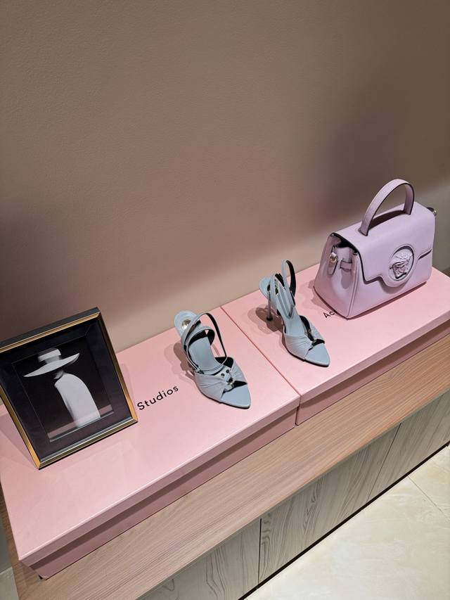 Saint Lauren*Ysl Saint Laurent 25Ss Sexy high-heeled sandals are made for summer
