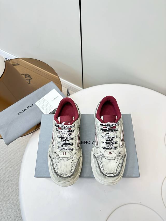 Top quality, comes with a Balenciaga Winter 25 Fall/Winter Hamp Tons sneakers, a