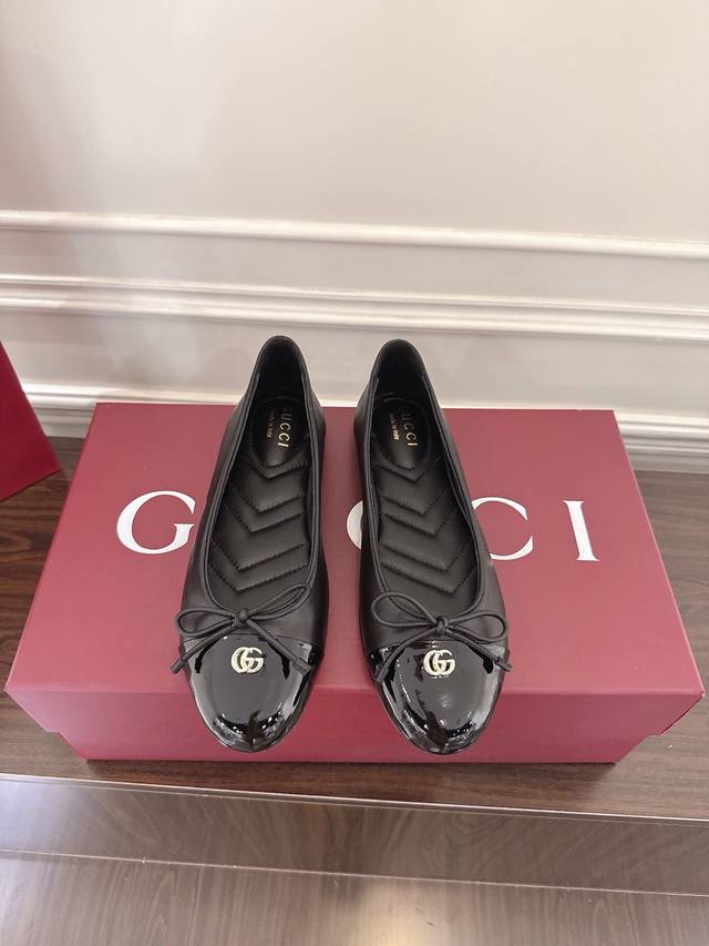 Double G Ballet Flats These ballet flats are crafted from smooth leather with a