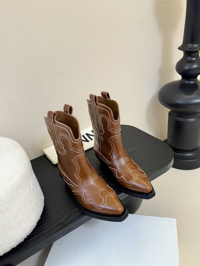 Ganni Western Cowboy Boots DDD. Song Zuer's popular Western cowboy boots. I went
