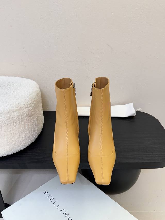 Stella Mccartne*'s new 25Ss minimalist leather ankle boots. These ultra-soft, co