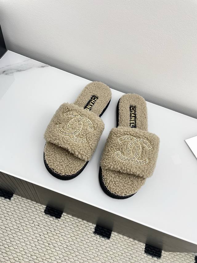 Chane* Chanel's new autumn and winter classic double C chain fur slippers This f