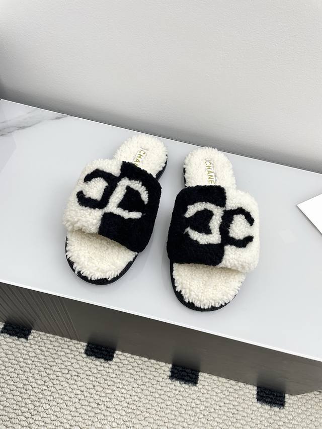 Chane* Chanel's new autumn and winter classic double C color matching fur slippe