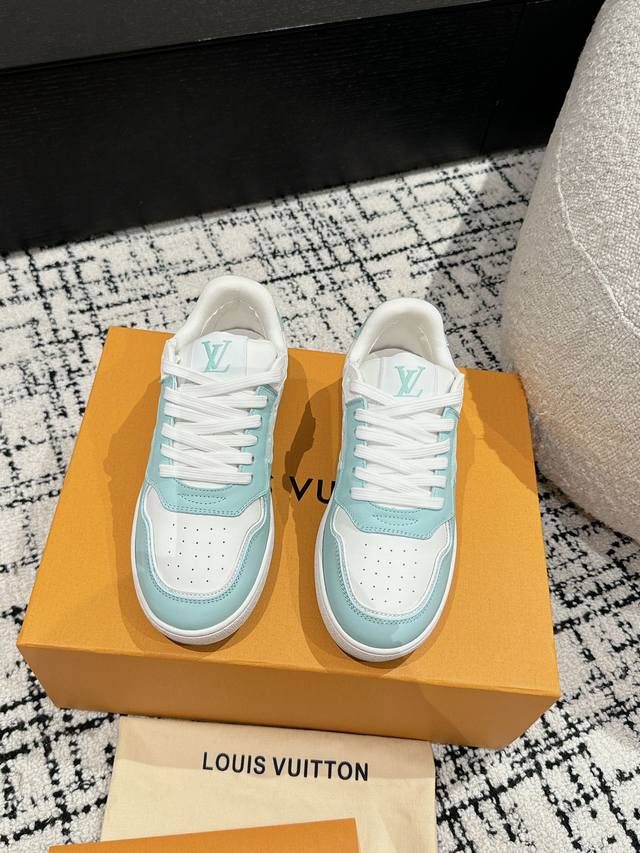 LV Louis Vuit On 24 Stadium new denim couple's casual sneakers (DDD). The black