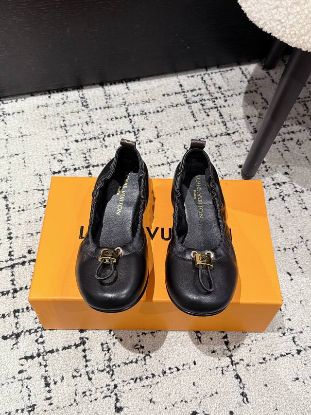 Top version Louis Vuitton 25 latest Nolita lock-on flat ballet flats egg roll sh