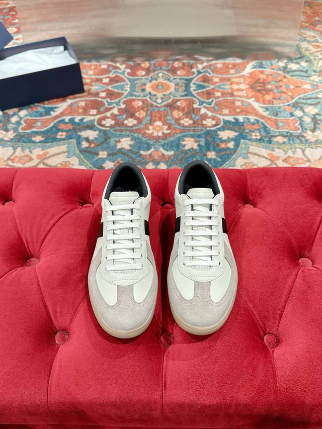 Dior's latest B01 collection, the Matchpoint casual sneakers (DDD), showcase str