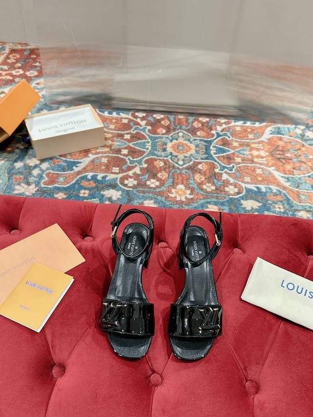 Thick-heeled sandals Lv Louis Vuitton top version A goddess style with a strong