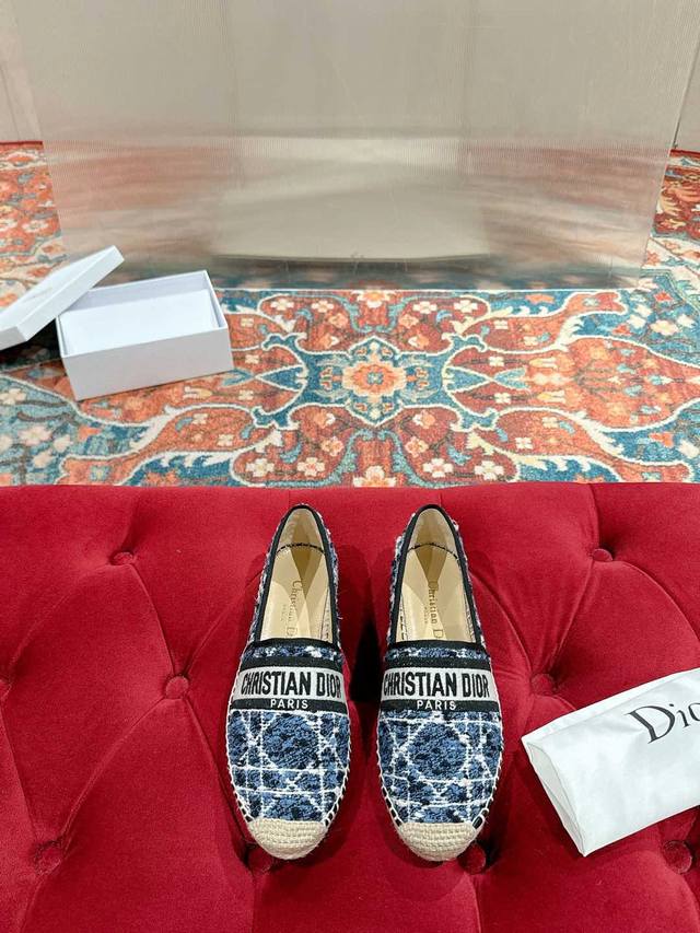 Dior's new spring hit, fisherman's shoes, are simple, stylish, and timeless, a t