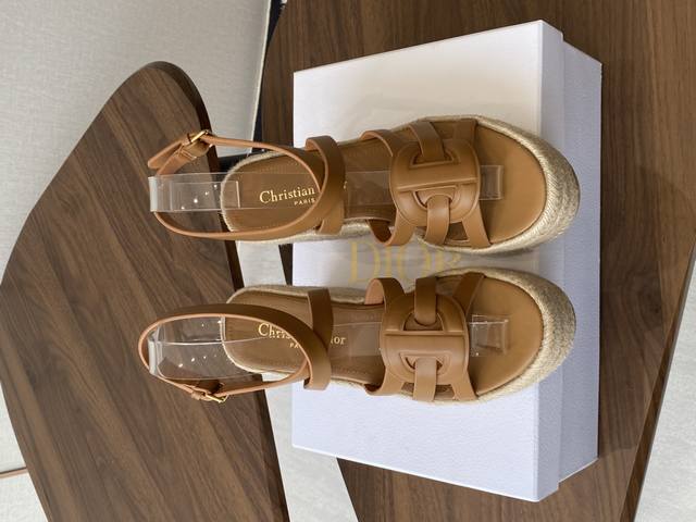 Dior 25Ss summer high-top platform slippers (DDD) are simple and versatile. Perf