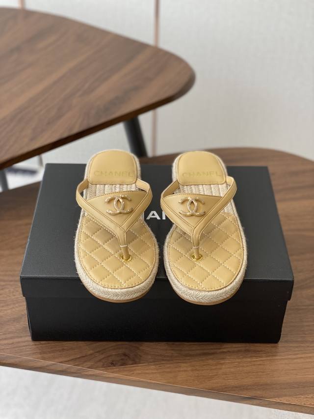 Chanel 25Ss New Summer Braided Flip-Flops: A Must-Have for the Beach! Chanel's l