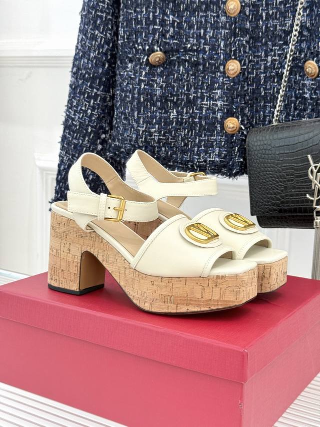 Factory Price: Valentino 25Ss Spring/Summer New Arrival: Large V-Buckle Waterpr