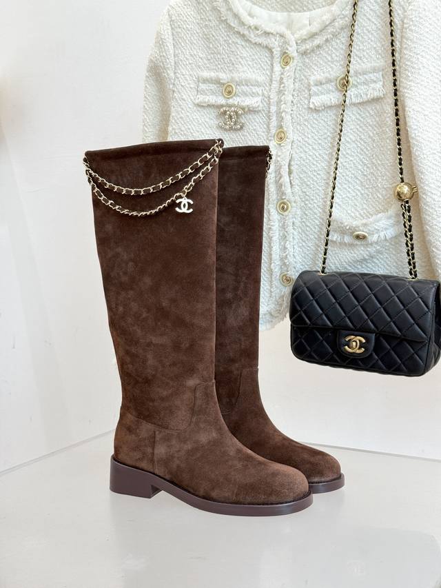 Top-of-the-line ankle boots, 490 Chane*
