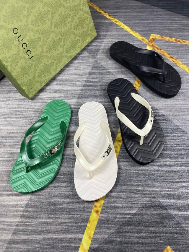 Exquisite quality Gucci men's casual slippers with brand metal buckle decoratio