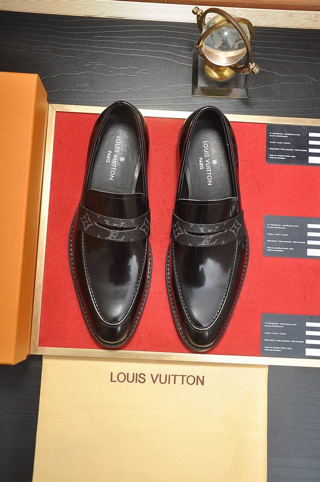 Lv's latest genuine leather business suit shoes, lined with high-end sheepskin,
