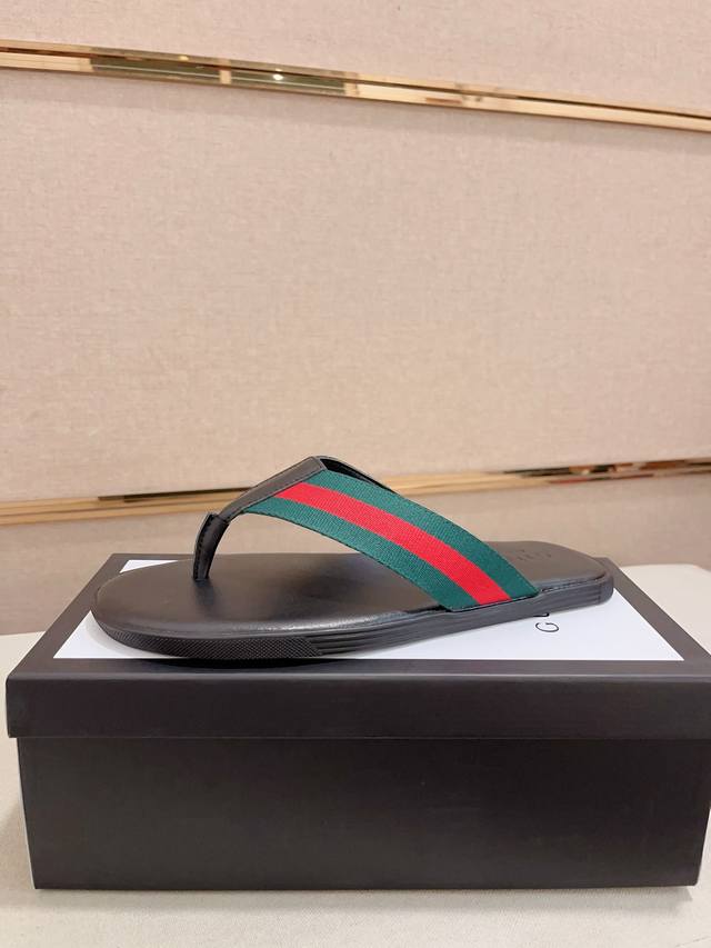 Factory Price: Gucci Men's Slippers. A 1:1 replica of the latest creations from