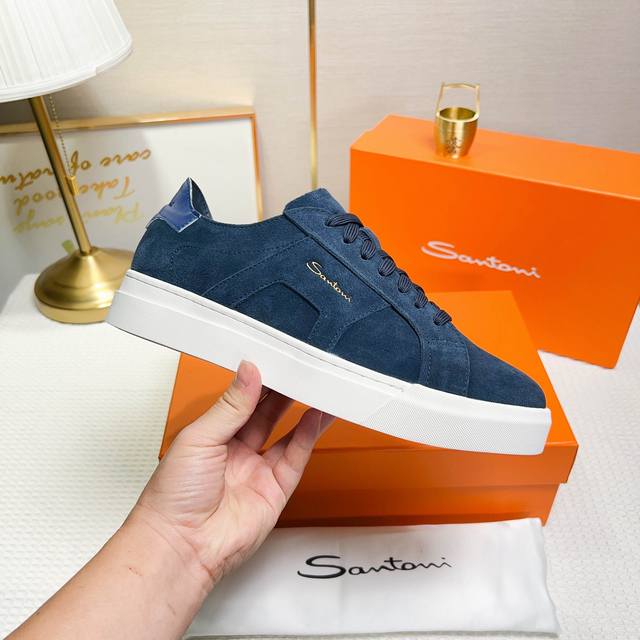 Santoni This is a men's low-top sneaker made in Italy. Material and construction