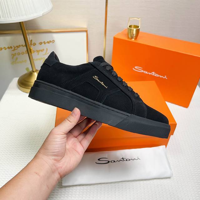 Santoni This is a men's low-top sneaker made in Italy. Material and construction